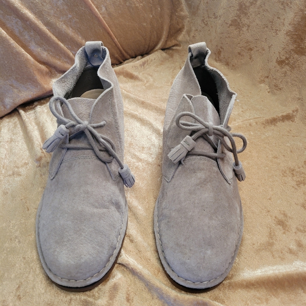 Hushpuppies Women's size 9, suede tassle booties